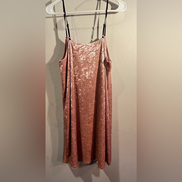 HYFVE ROSE PINK STRAPPY SLEEVE FLIRTY MINI VELOUR DRESS SIZE LARGE PREOWNED - Picture 1 of 6